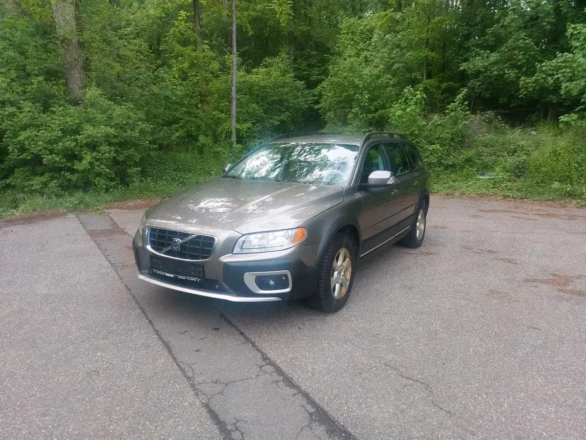Używany Volvo XC70 185 KM (136 kW) 2008 Brązowy Kombi