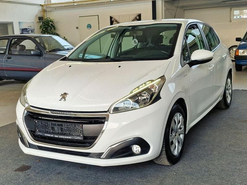 Gebraucht Peugeot 208 Active 82 PS (60 kW) 2016 Weiß Kleinwagen