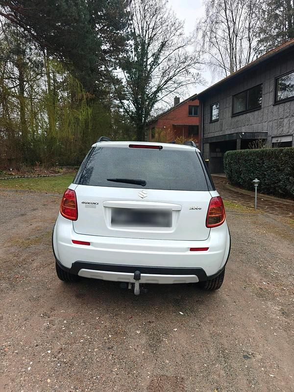 Gebraucht Suzuki SX4 135 PS (99 kW) 2012 Weiß SUV