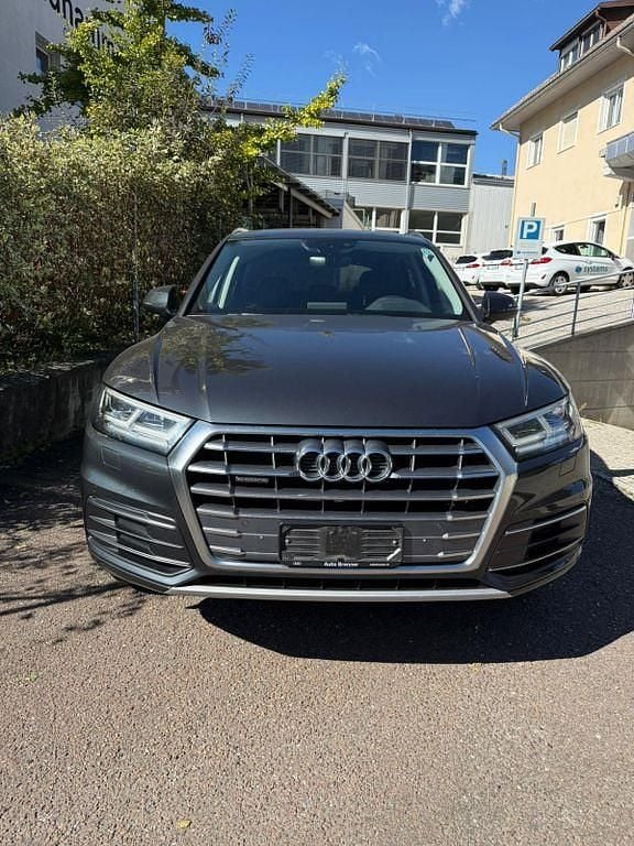 Grau Gebraucht 2019 Audi Q5 Sport SUV | 22.700 € (Fairer Preis) - Bild 1/4