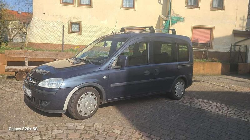 Gebraucht Opel Combo Edition 101 PS (74 kW) 2010 Van / Kleinbus