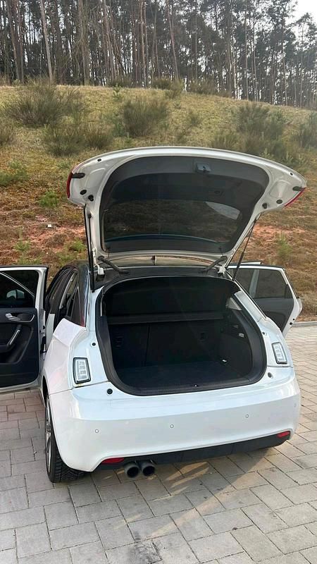 Gebraucht Audi A1 122 PS (89 kW) 2013 Weiß Kleinwagen