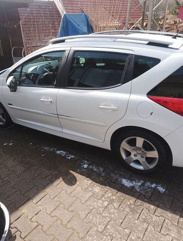 Gebraucht Peugeot 207 92 PS (67 kW) 2013 Weiß Kombi