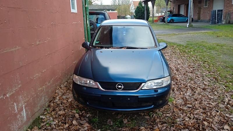 Blau Gebraucht 2001 Opel Vectra Limousine | 1.000 € (Superpreis) - Bild 1/4