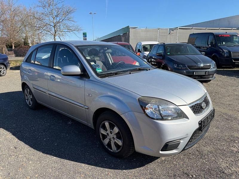 Gebraucht Kia Rio Vision 97 PS (71 kW) 2011 Silber Limousine