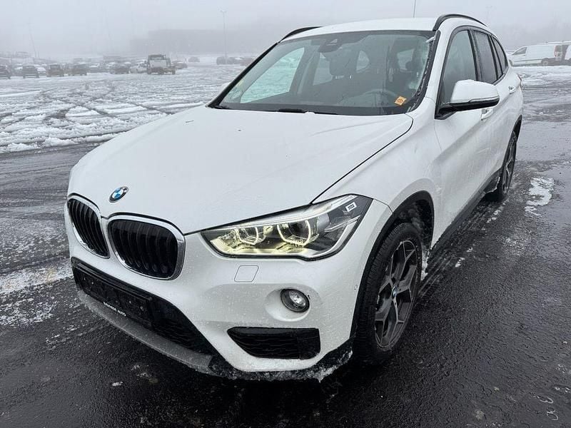 Silber Gebraucht 2017 BMW X1 SUV | 13.400 € (Superpreis) - Bild 1/4