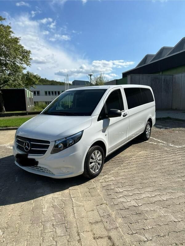 Weiß Gebraucht 2020 Mercedes Vito Edition Van / Kleinbus | 27.500 € (Guter Preis) - Bild 1/4