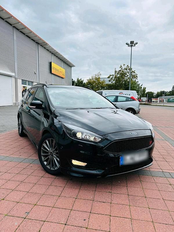 Schwarz Gebraucht 2017 Ford Focus ST-Line Kombi | 10.000 € (Fairer Preis) - Bild 1/4