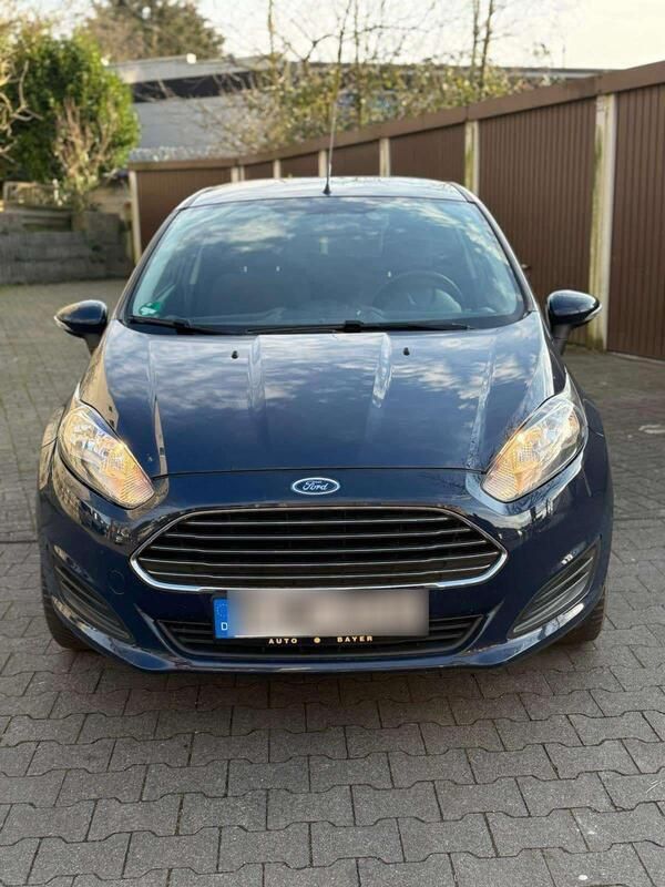 Blau Gebraucht 2015 Ford Fiesta Kleinwagen | 3.750 € (Etwas zu teuer) - Bild 1/4