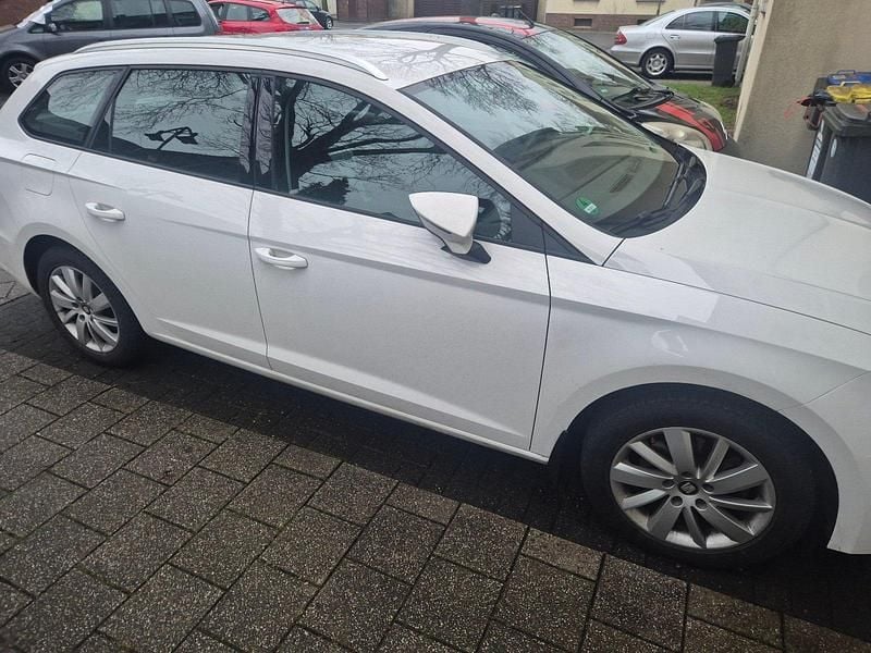 Weiß Gebraucht 2020 Seat Leon ST Style Kombi | 13.000 € (Superpreis) - Bild 1/4