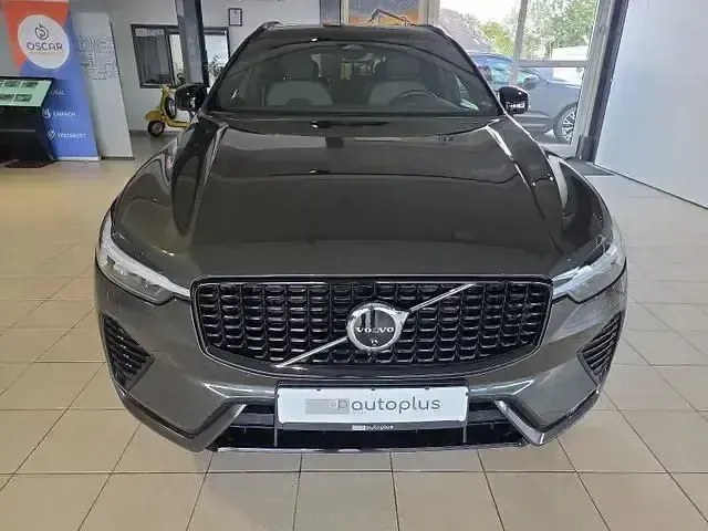 Gebraucht Volvo XC60 R-Design 250 PS (183 kW) 2022 Pine grey SUV