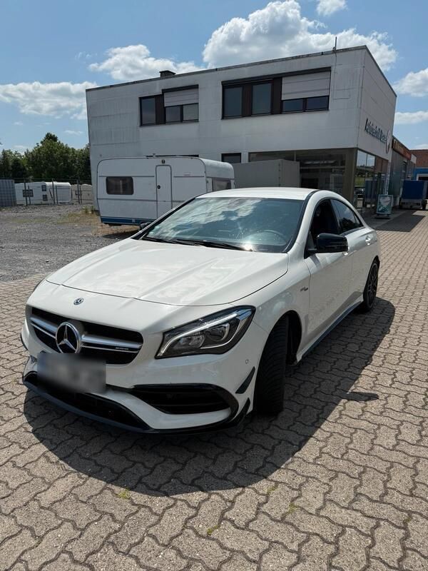 Weiß Gebraucht 2016 Mercedes CLA45 AMG AMG Limousine | 27.500 € (Fairer Preis) - Bild 1/4