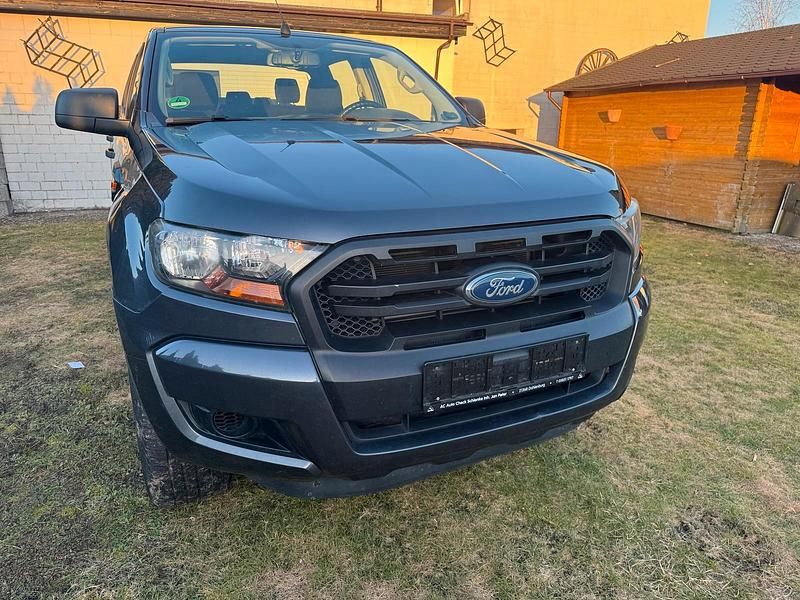 Gebraucht Ford Ranger 160 PS (117 kW) 2017 Grau Pickup