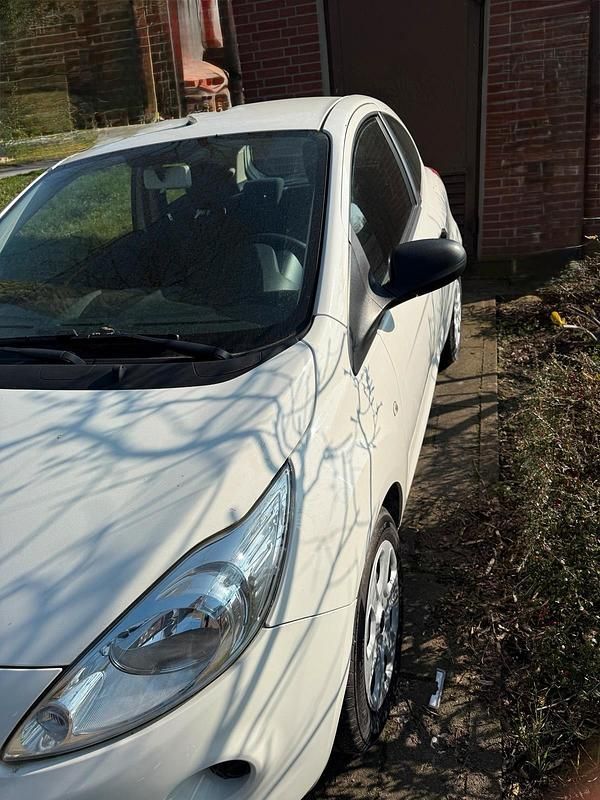 Gebraucht Ford Ka 115 PS (84 kW) 2014 Weiß Kleinwagen
