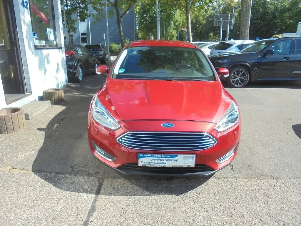 Gebraucht Ford Focus Titanium 150 PS (110 kW) 2018 Rot Limousine