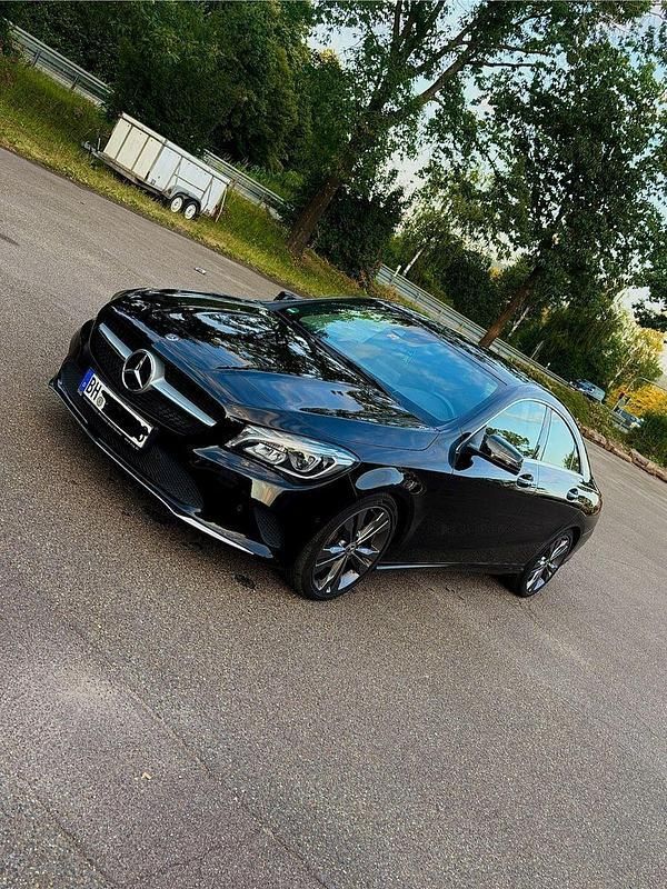 Schwarz Gebraucht 2019 Mercedes CLA200 Urban Coupé | 21.999 € (Fairer Preis) - Bild 1/4