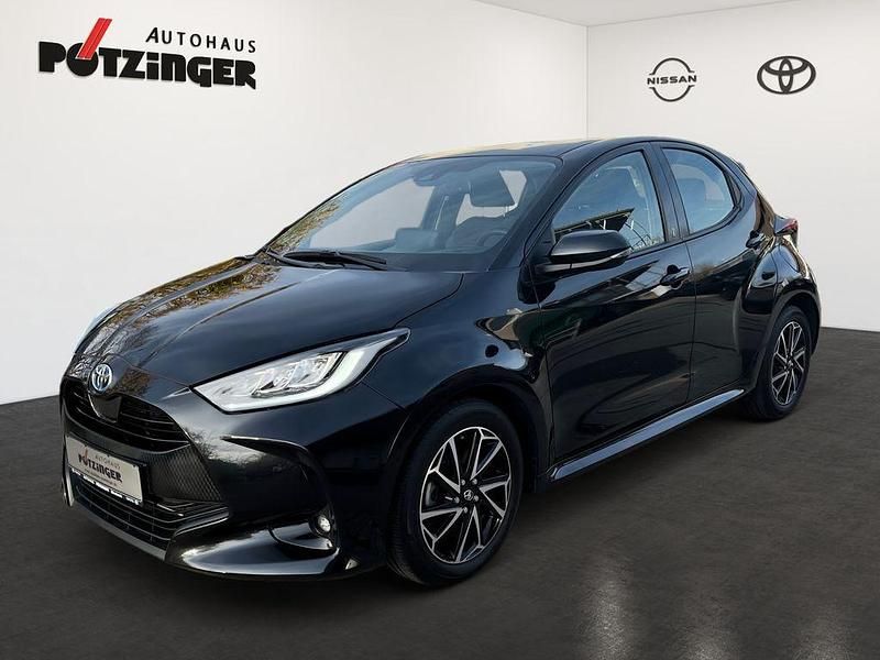 Schwarz Gebraucht 2023 Toyota Yaris Hybrid Comfort Limousine | 21.890 € (Fairer Preis) - Bild 1/4