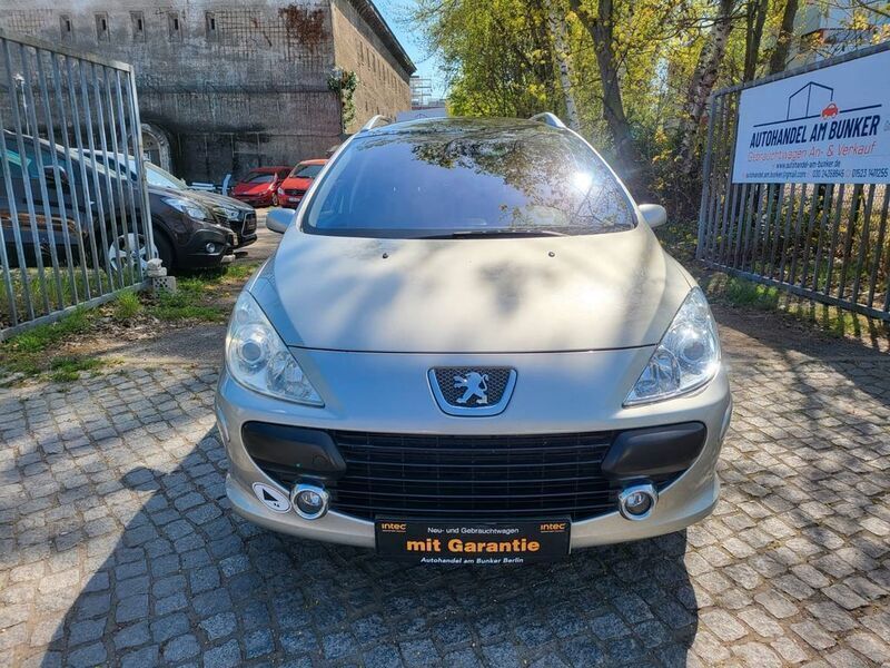Grau Gebraucht 2008 Peugeot 307 Premium Kombi | 3.999 € (Teuer) - Bild 1/4
