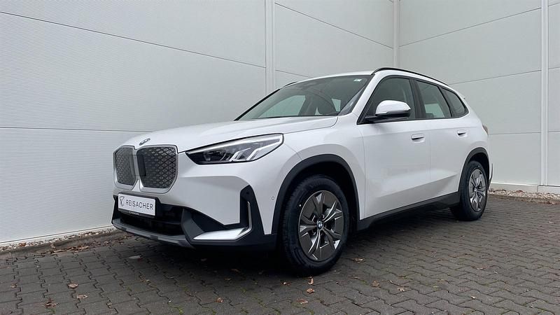Alpinweiß uni Neu 2025 BMW iX1 Performance SUV | 49.990 € (Fairer Preis) - Bild 1/4