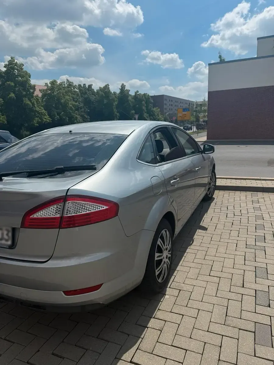 Gebraucht Ford Mondeo 145 PS (106 kW) 2007 Silber Limousine