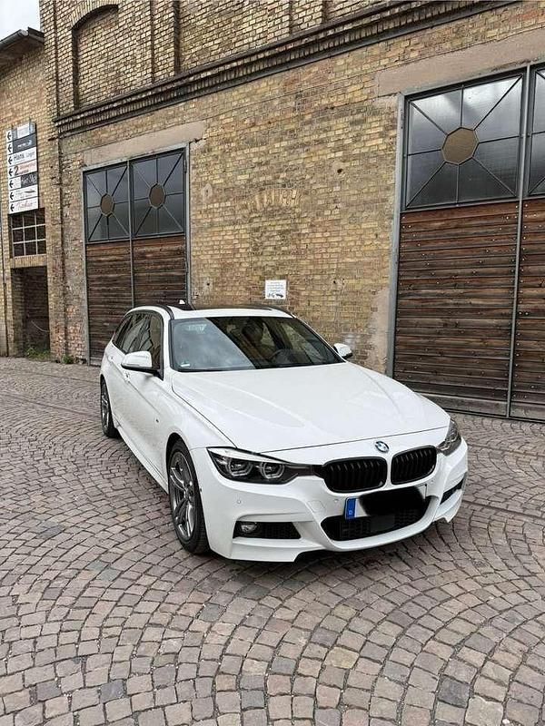 Weiß Gebraucht 2019 BMW 330 M Sport Kombi | 28.599 € (Guter Preis) - Bild 1/4