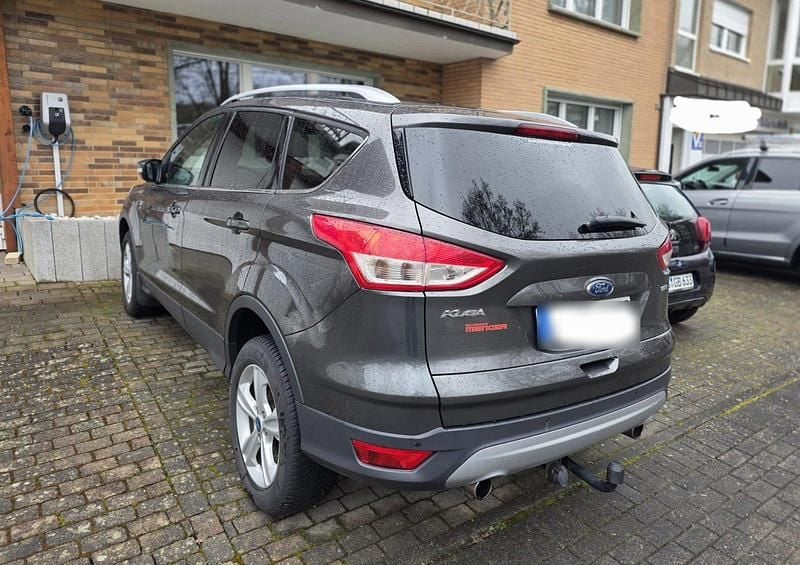 Gebraucht Ford Kuga 150 PS (110 kW) 2015 Grau SUV
