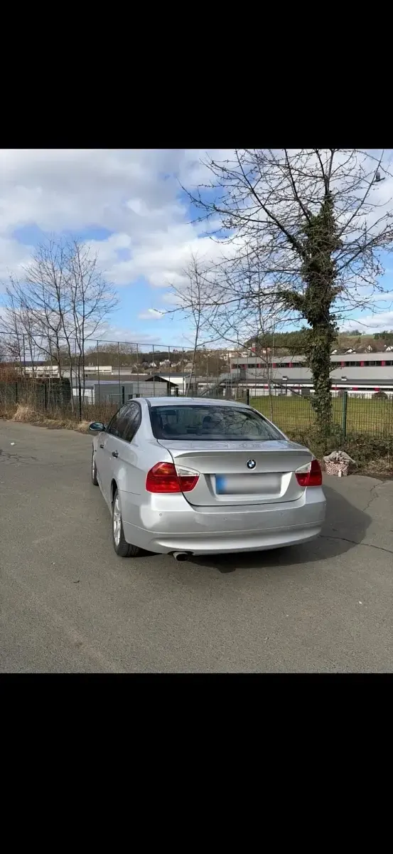 Gebraucht BMW 318 129 PS (94 kW) 2005 Silber Limousine
