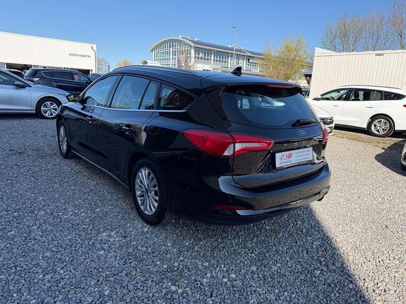 Gebraucht Ford Focus Titanium 120 PS (88 kW) 2021 Schwarz Limousine