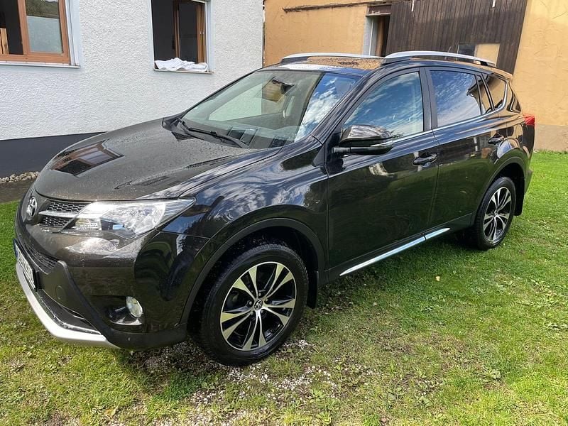 Braun Gebraucht 2015 Toyota RAV4 SUV | 14.900 € (Fairer Preis) - Bild 1/4