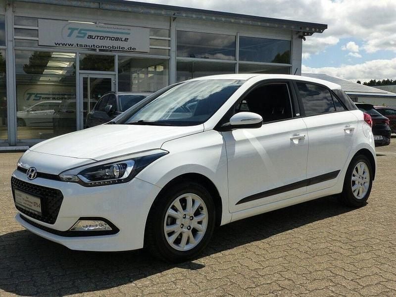 Andere Gebraucht 2016 Hyundai i20 Passion Kleinwagen | 10.490 € (Fairer Preis) - Bild 1/4