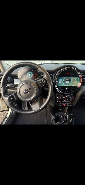 Gebraucht Mini Cooper Classic 136 PS (100 kW) 2021 Weiß Kleinwagen