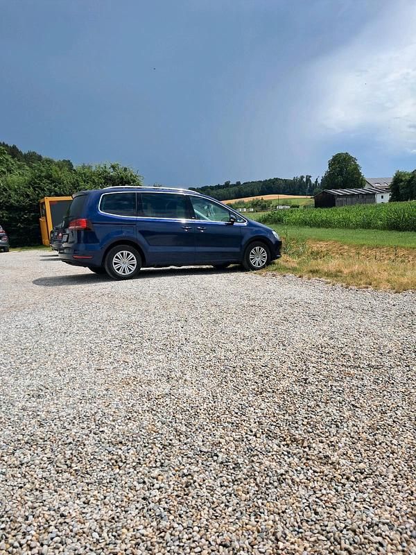 Blau Gebraucht 2017 VW Sharan Comfortline Van / Kleinbus | 20.000 € (Guter Preis) - Bild 1/4