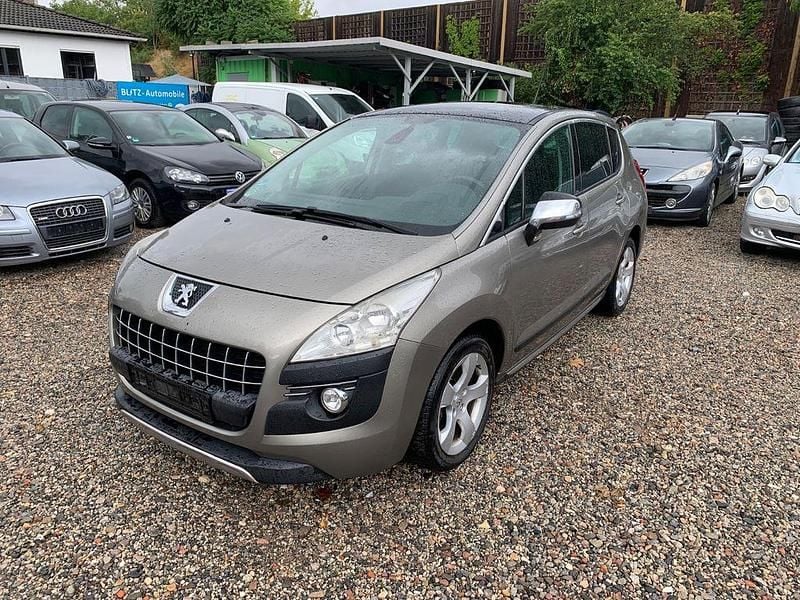 Grau Gebraucht 2011 Peugeot 3008 Platinum SUV | 2.900 € (Fairer Preis) - Bild 1/4