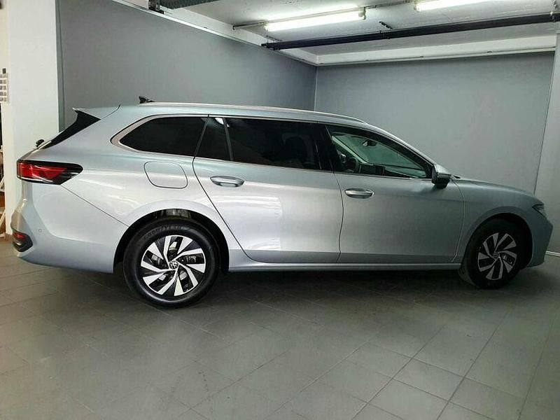 Gebraucht VW Passat Business 150 PS (110 kW) 2025 Silber Kombi