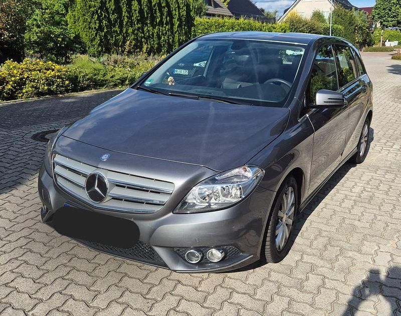 Grau Gebraucht 2013 Mercedes B200 Van / Kleinbus | 9.500 € (Guter Preis) - Bild 1/4