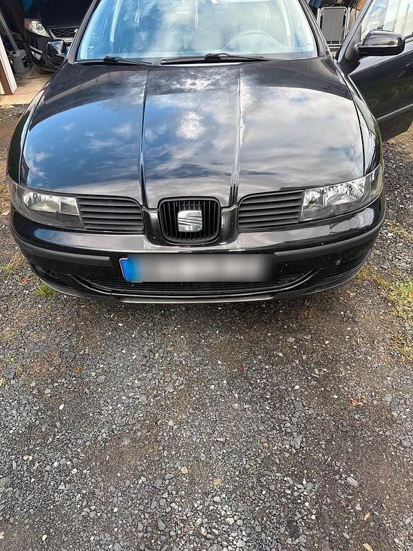 Schwarz Gebraucht 2002 Seat Leon Kleinwagen | 700 € (Fairer Preis) - Bild 1/4