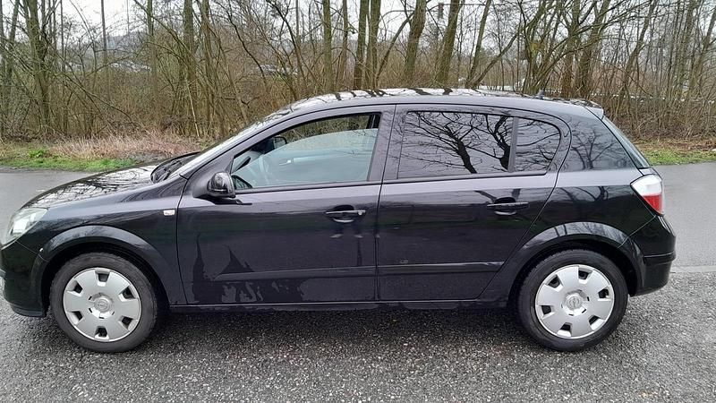Second-hand Opel Astra 105 CP (77 kW) 2006 Negru Hatchback