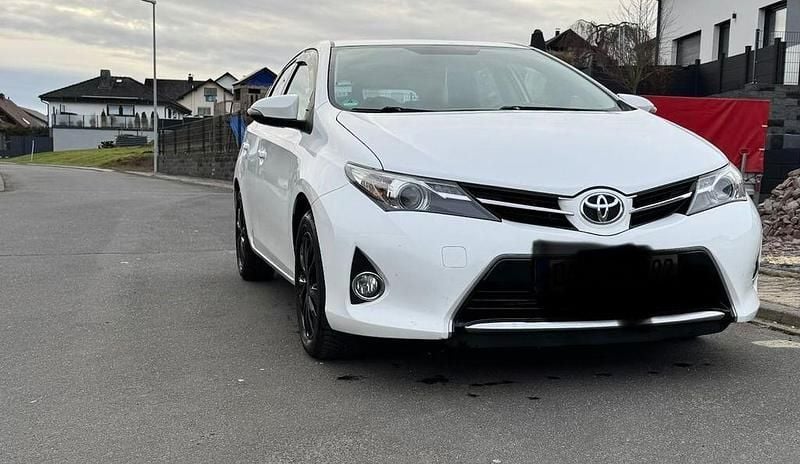 Gebraucht Toyota Auris Executive 132 PS (97 kW) 2014 Weiß Limousine