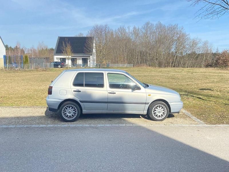 Gebraucht VW Golf III 75 PS (55 kW) 1996 Silber Limousine