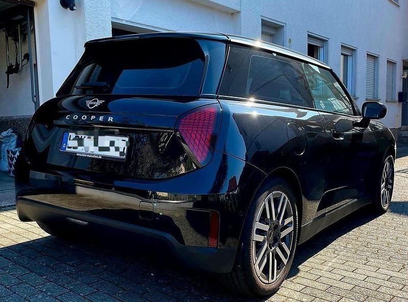 Gebraucht Mini Cooper 135 kW (184 PS) 2025 Schwarz Kleinwagen