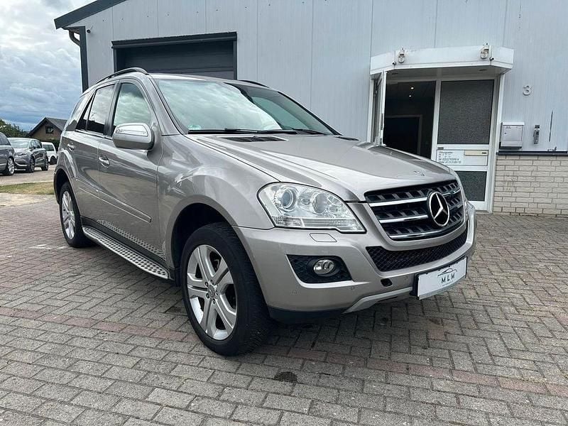 Gebraucht Mercedes ML320 224 PS (164 kW) 2009 Silber SUV