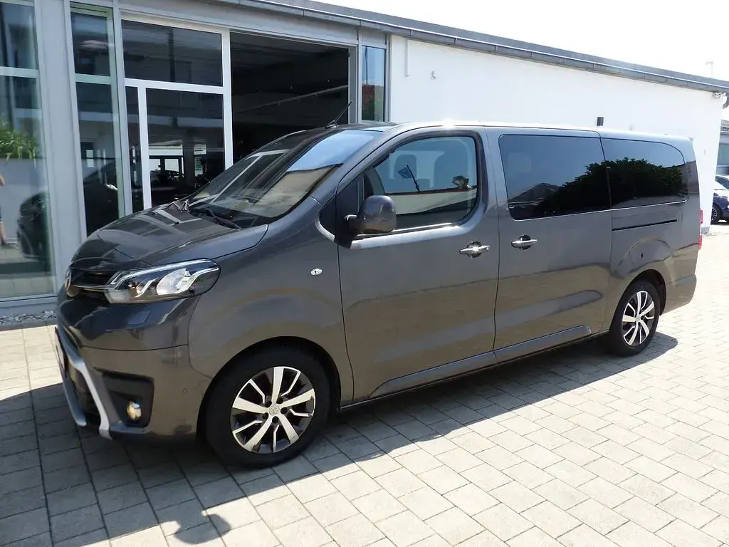 Gebraucht Toyota Proace Verso 144 PS (105 kW) 2021 Basaltgrau evl Kombi