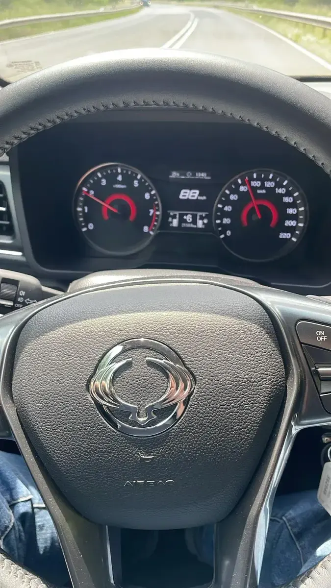 Gebraucht SsangYong Tivoli 163 PS (119 kW) 2022 Silber SUV