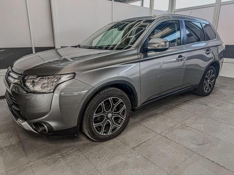 Platinum grau Gebraucht 2014 Mitsubishi Outlander Instyle SUV | 9.150 € (Guter Preis) - Bild 1/4