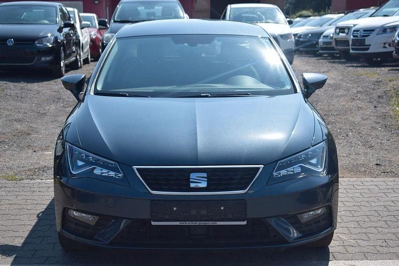 Grau Gebraucht 2019 Seat Leon Style Limousine | 9.999 € (Superpreis) - Bild 1/4