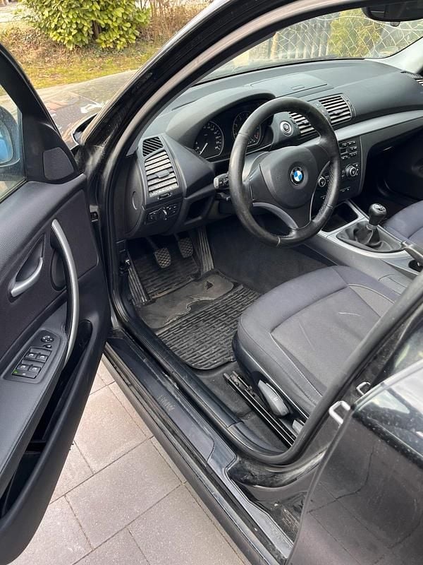 Gebraucht BMW 118 143 PS (105 kW) 2009 Schwarz Kleinwagen