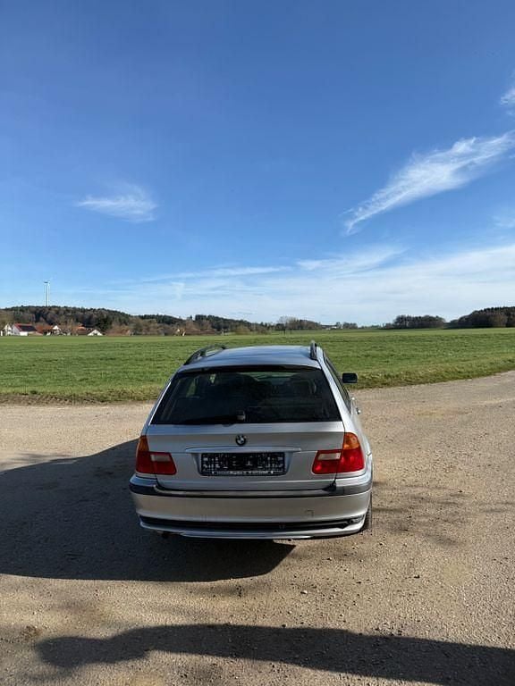 Gebraucht BMW 318 143 PS (105 kW) 2005 Silber Kombi