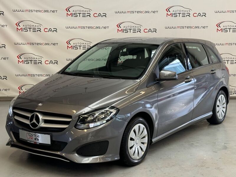 Grau Gebraucht 2016 Mercedes B180 Van / Kleinbus | 8.980 € (Guter Preis) - Bild 1/4