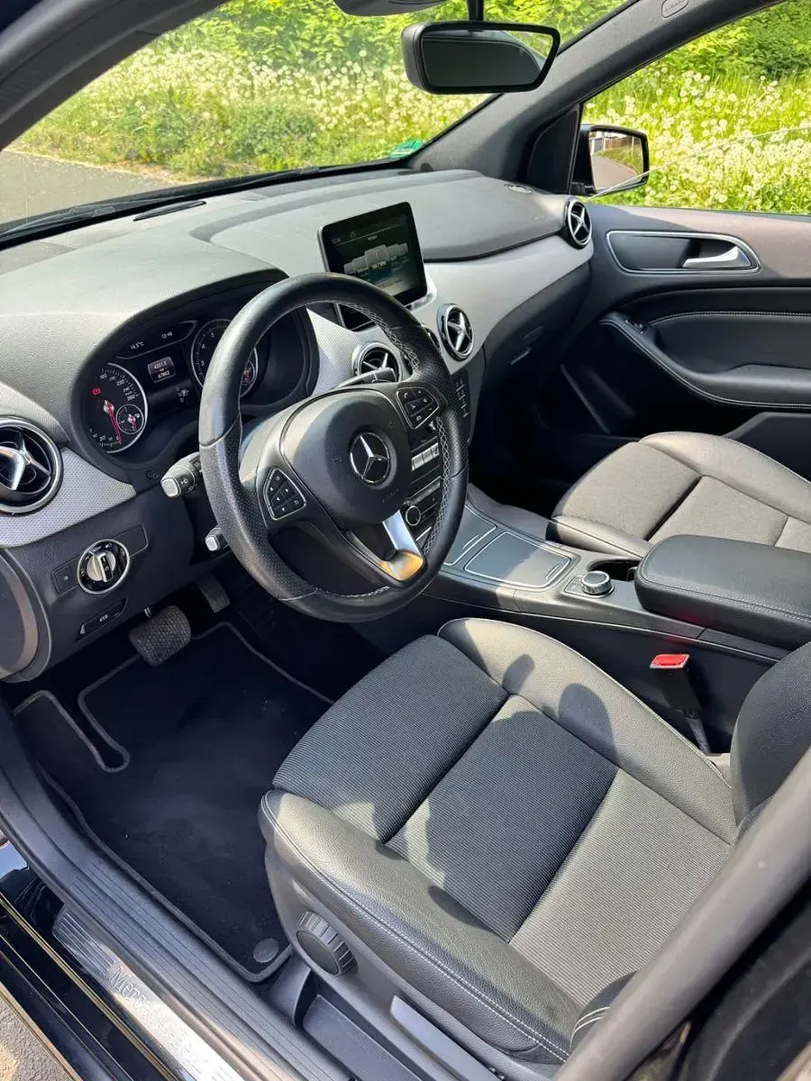 Gebraucht Mercedes B200 Urban 156 PS (114 kW) 2017 Schwarz Van / Kleinbus