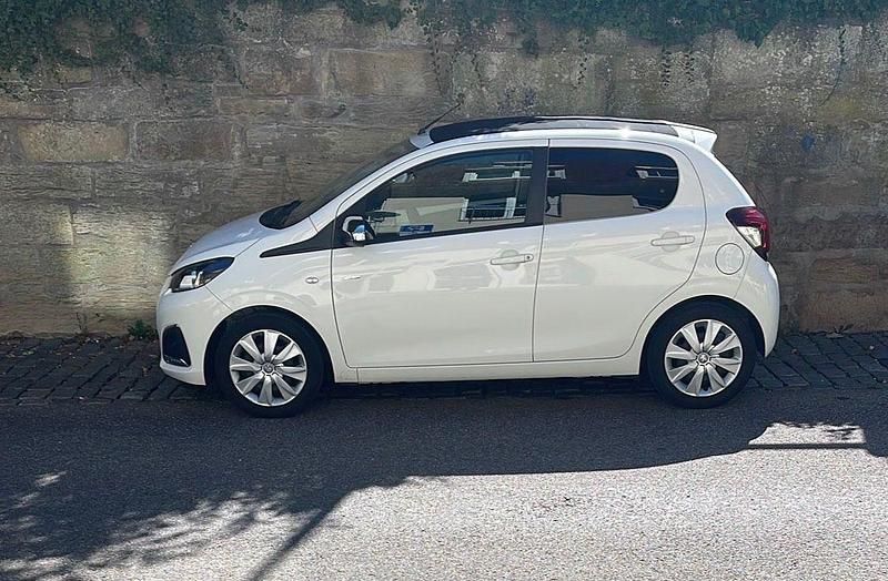Weiß Gebraucht 2018 Peugeot 108 Active Kleinwagen | 9.200 € (Fairer Preis) - Bild 1/4